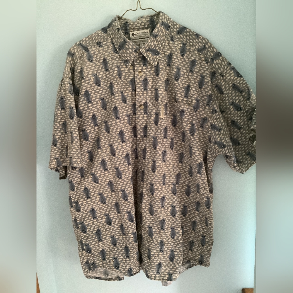 Columbia Short Sleeve Button-down Size XL Grey Beige Patterned